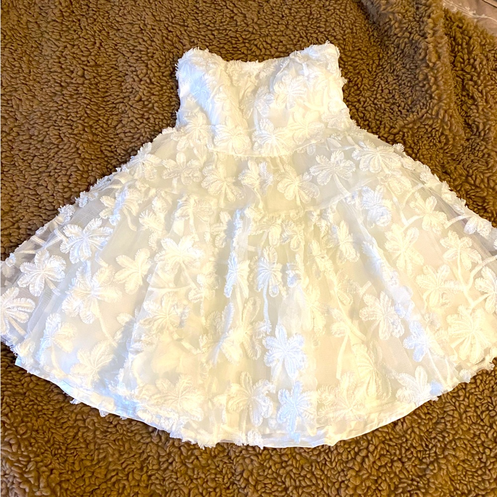 Women’s dress, size M.